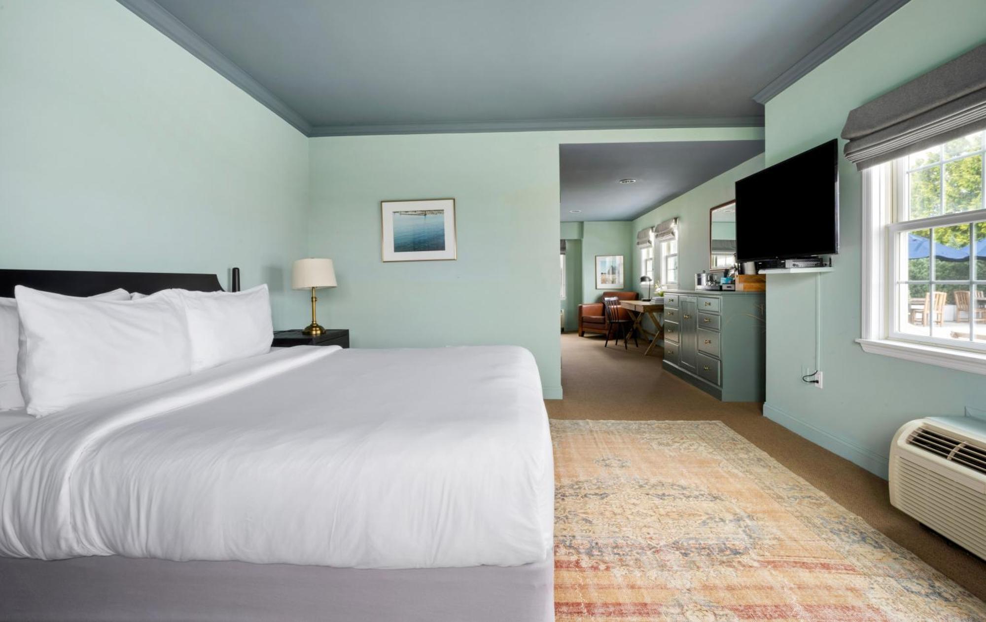 The Harbor Front Hotel 3*